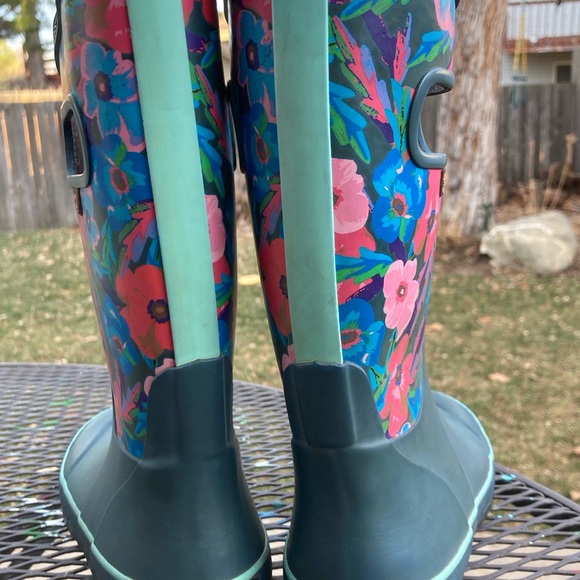 Bogs Rain Boots Blue and Pink Floral Boots (size 1) - Picture 2 of 6